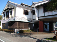 1.内子自治センター＆内子町図書情報館